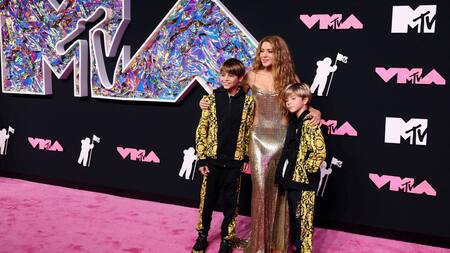 Shakira junto a sus hijos. Foto: Reuters.