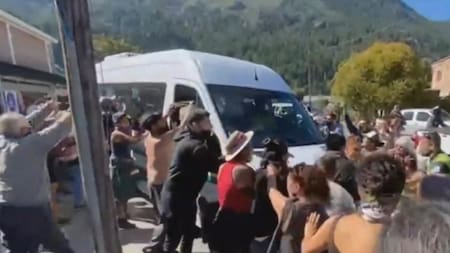 Ataque a Alberto Fernández en su visita a Chubut, captura video, NA
