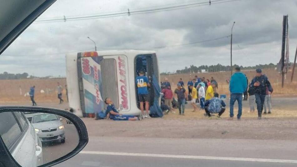 Accidente de micro con hinchas de Boca en Mendoza.