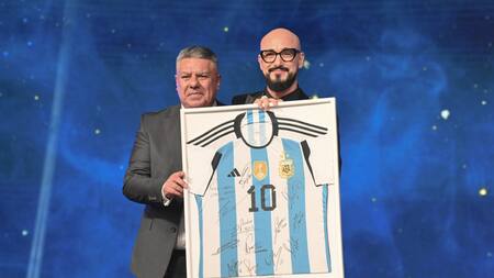 Abel Pintos junto al Chiqui Tapia, AFA. Foto: NA