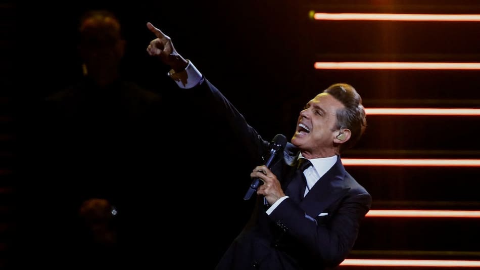 Luis Miguel durante su show en el Movistar Arena. Foto: Reuters.