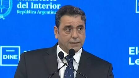 El funcionario brindó una conferencia de prensa tras el cierre de urnas.