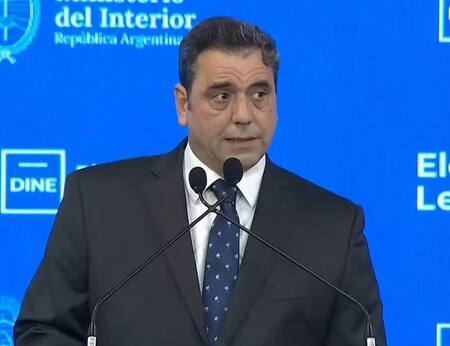 Lisandro Catalán, ministro del Interior.