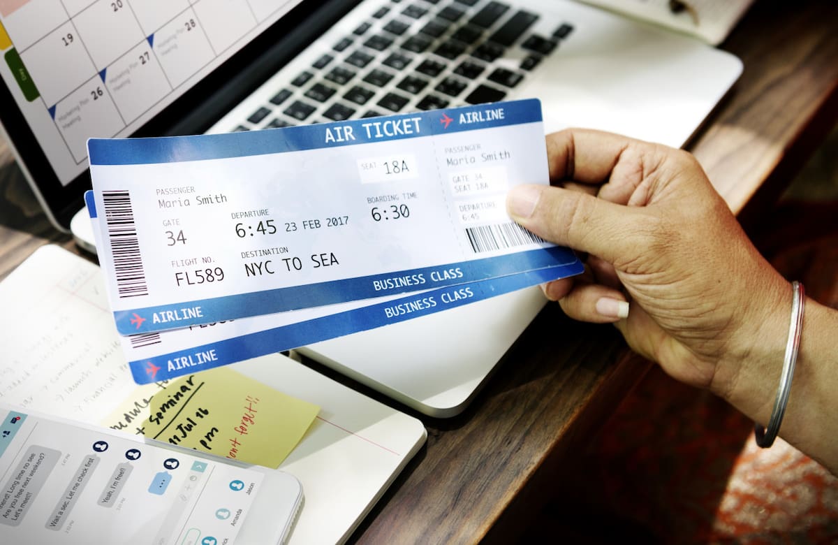 Pasajes de avión, boletos de avión. Foto: Freepik.