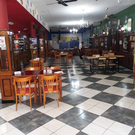 La Academia reabre sus puertas. Foto: Instagram @academiabar1930