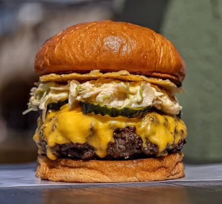 La mejor hamburguesa del mundo está en España. Foto: Instagram/hundredburgers_