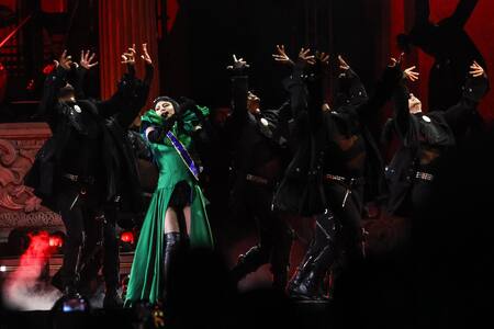 Lady Gaga se presenta en un macroconcierto gratuito en la playa de Copacabana este sábado, en Río de Janeiro (Brasil). EFE/ Antonio Lacerda