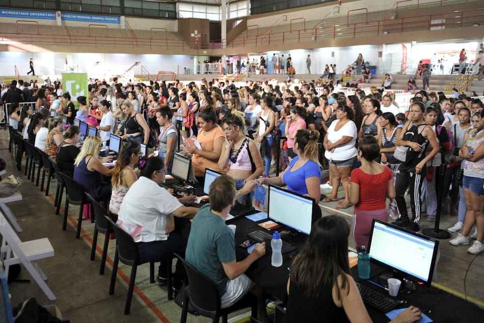 Zamora y Arroyo, presentes en la entrega de tarjetas AlimentAR en Tigre