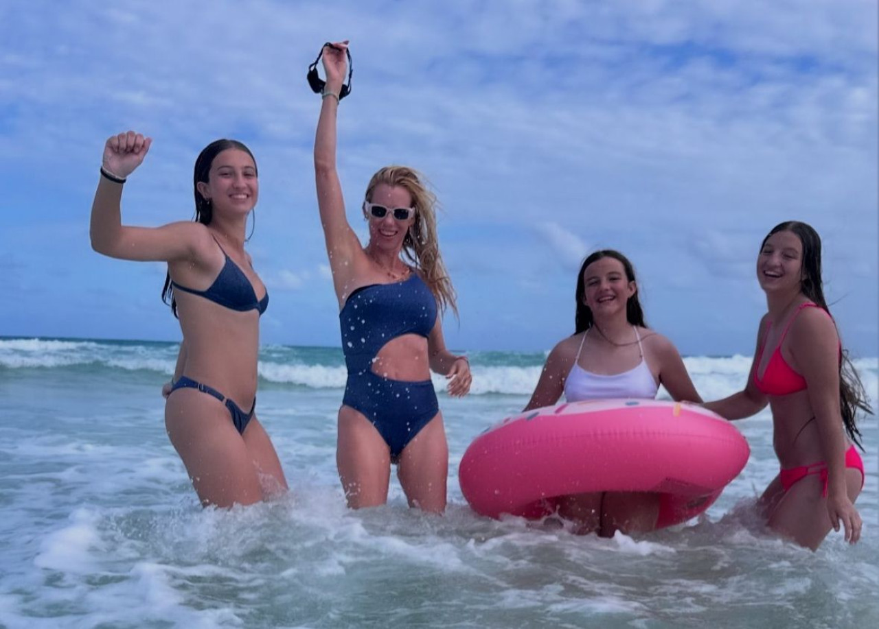 Nicole Neumann de vacaciones con su familia. Foto: @nikitaneumannoficial
