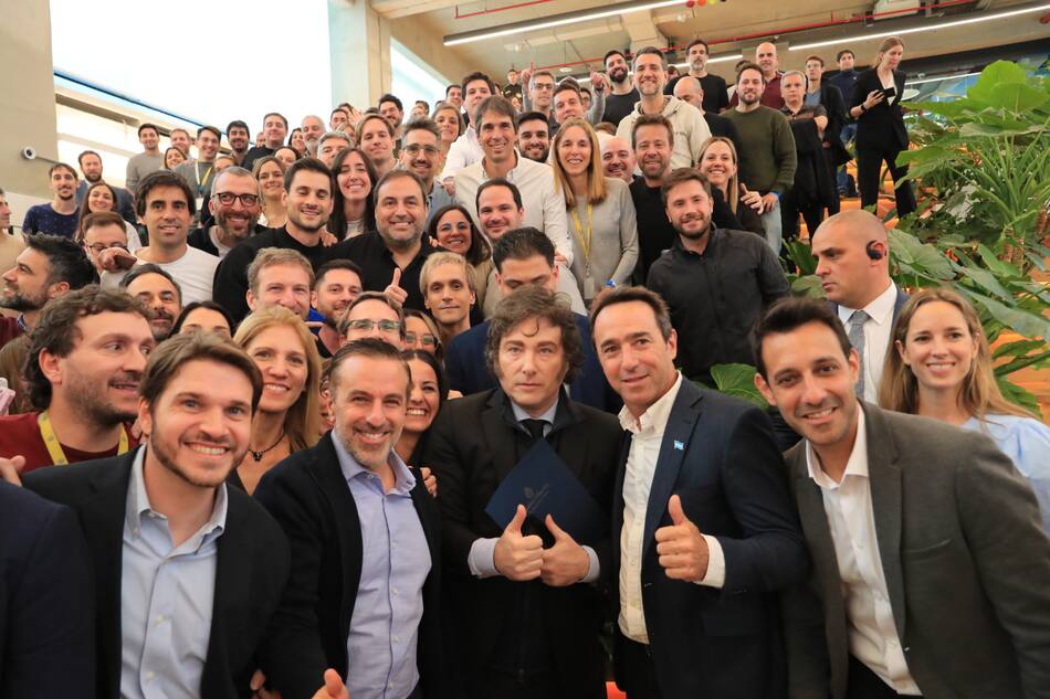 Javier Milei en las oficinas de Mercado Libre junto a Marcos Galperin. Foto: Prensa Presidencia