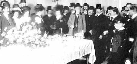 Brindis tras la primera Fiesta del Animal, el presidente José Figueroa Alcorta al lado de Albarracín