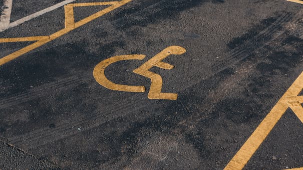 Beneficios del Certificado Único de Discapacidad: cómo conseguir el Símbolo Internacional de Acceso para el auto