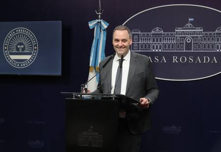 Conferencia de Manuel Adorni.