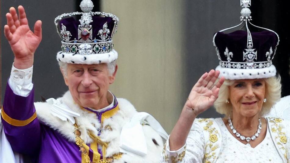 El saludo real desde el balcón del Palacio de Buckingham. Foto: Reuters.