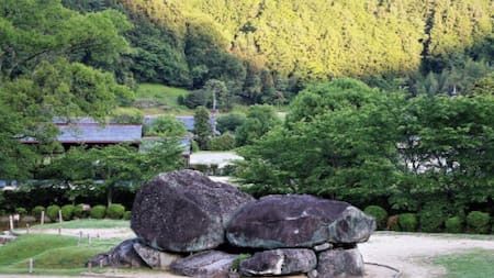Kofun, los túmulos funerarios históricos de Japón. Foto: Instagram.