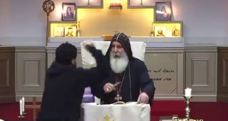 Ataque a un obispo australiano. Foto: captura de video