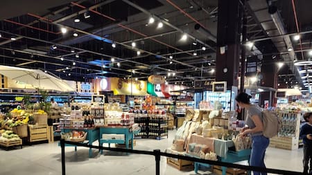 Una cadena de supermercados cerró una de sus sucursales más importantes: estaba ubicada en un destacado shopping de Buenos Aires