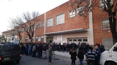 San José de Liniers, colegio en el que denuncian a un cura por abuso