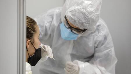 Coronavirus en Argentina, hisopados en Ezeiza, NA