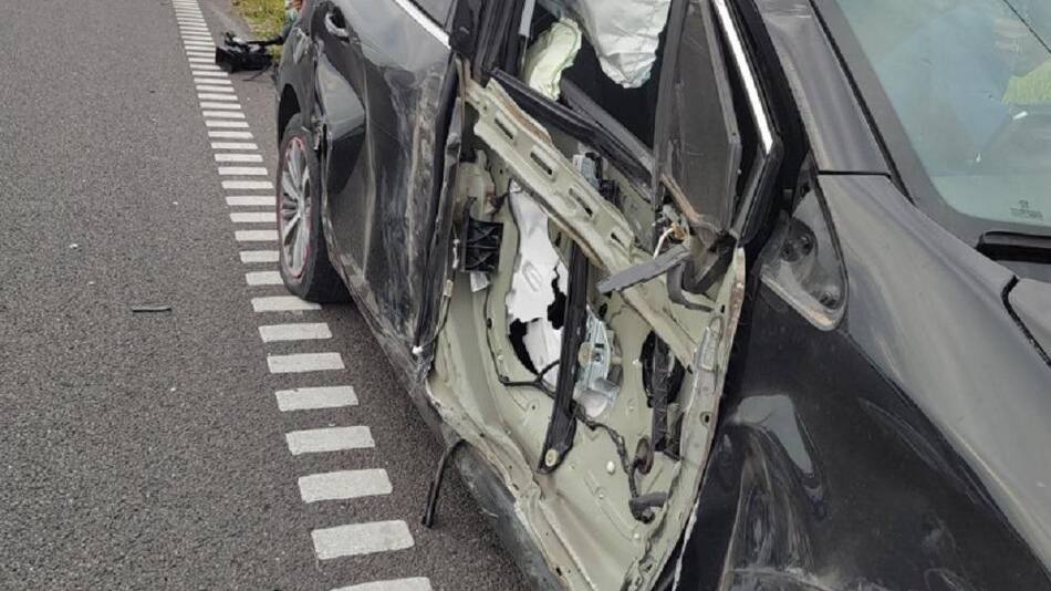 Así quedó el auto de Alejo Veliz. Foto: Twitter: Cadena3_Rosario.