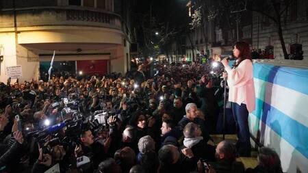Cristina Kirchner habla en Recoleta. Foto: prensa FdT.