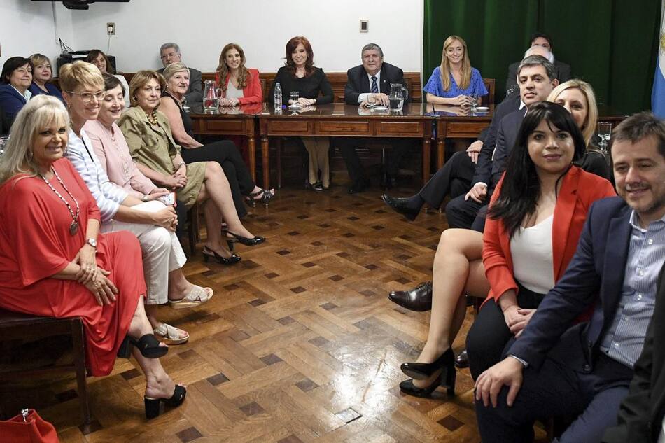 Cristina Fernández de Kirchner se reunió con el bloque de senadores del Frente de Todos, NA