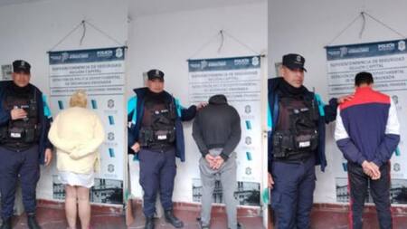 La mujer y los tres jóvenes fueron detenidos por la policía. Foto: El Bonaerense News.