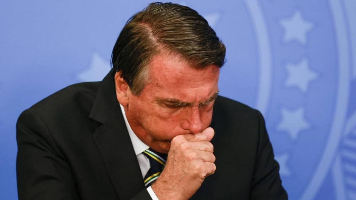 Jair Bolsonaro en conferencia tras la sanción de una corte de justicia regional, Reuters