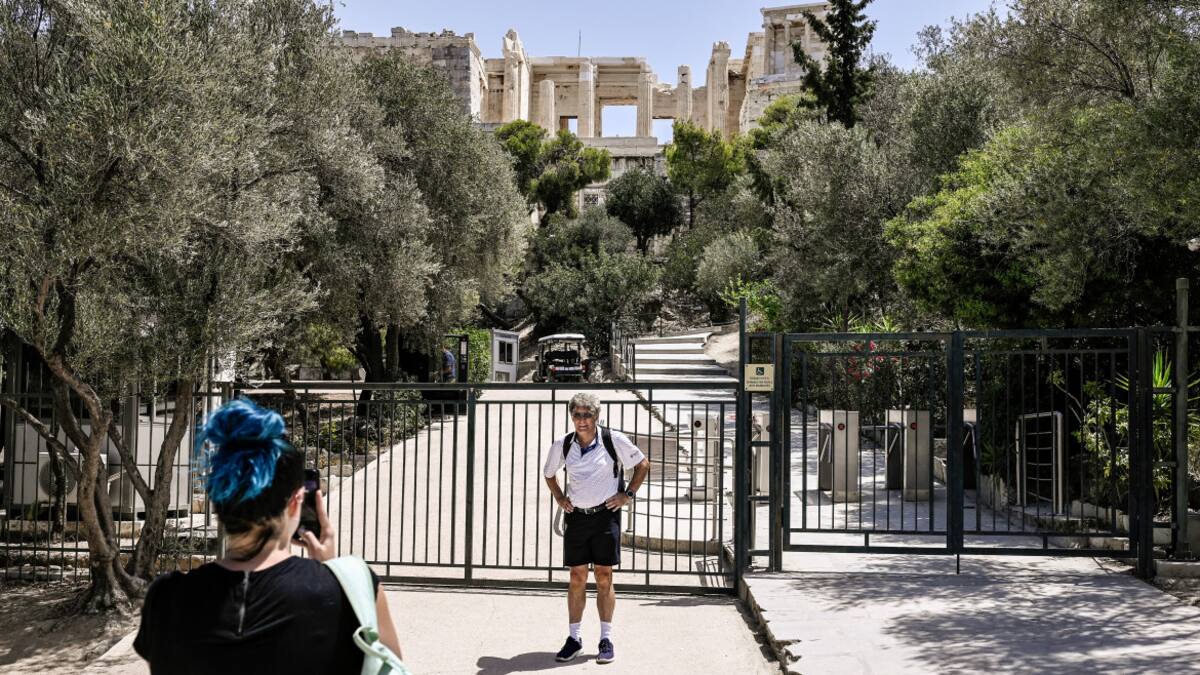 Cierre de Acrópolis por la ola de calor en Atenas. Foto: Telam.
