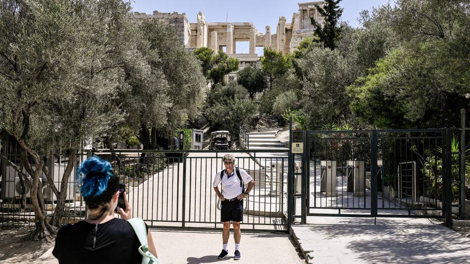 Cierre de Acrópolis por la ola de calor en Atenas. Foto: Telam.