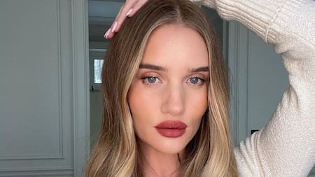 El rubio vainilla es tendencia 2025.