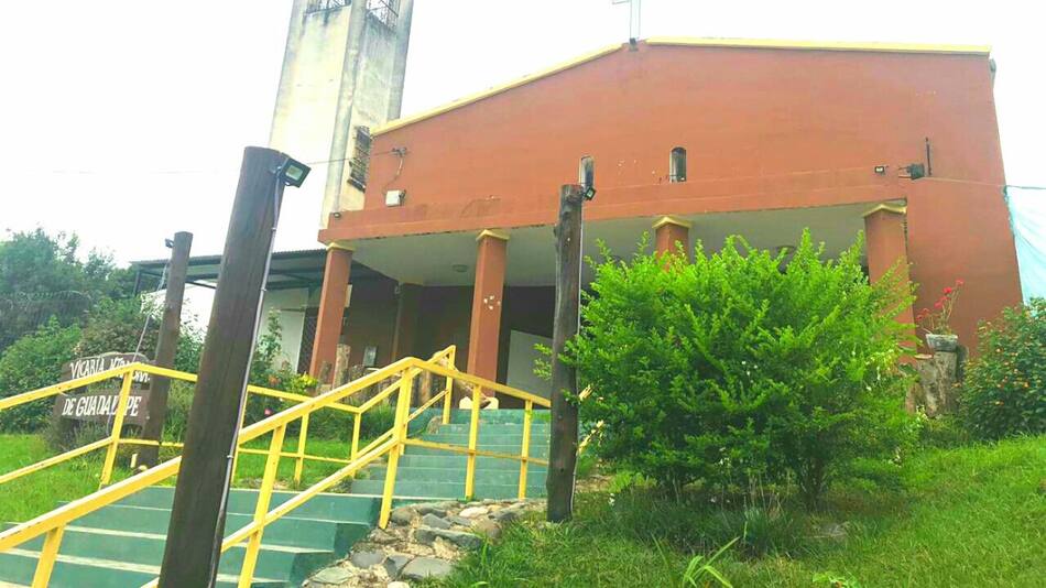 Un sacerdote defendió a los golpes un robo a su parroquia. Foto: Twitter.