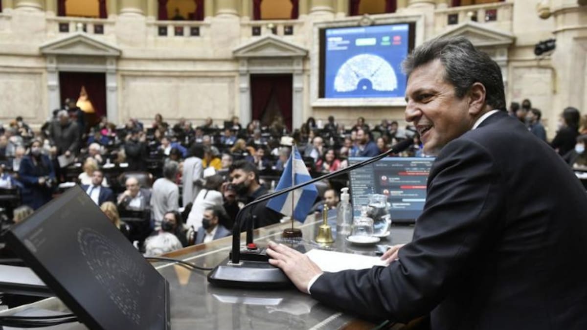 Massa preside la sesión en Diputados. Foto: NA.