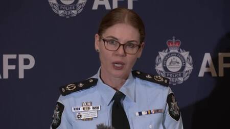 Asistente de la Policía Federal Australiana. Foto: Reuters.