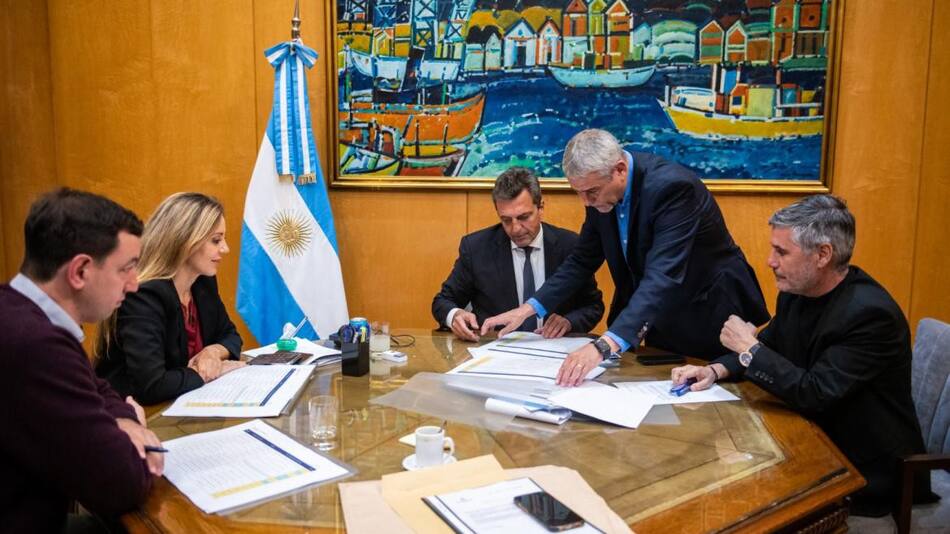 Massa anunció nuevo plan de obras de Edesur. Foto: Prensa.