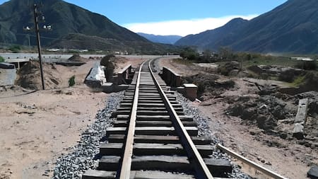 Se reacondicionaron 45 kilómetros de vías para que el tren solar pueda funcionar. Foto: NA.