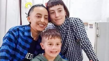 Lucio Dupuy con Magdalena Espósito Valenti y Abigail Páez. Foto: NA.