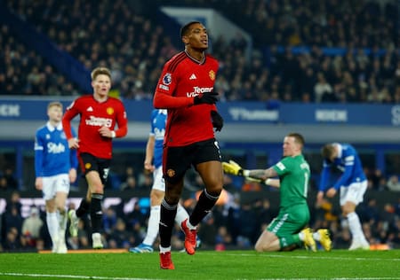 Anthony Martial convirtió en la goleada del United ante Everton. Foto: Reuters.