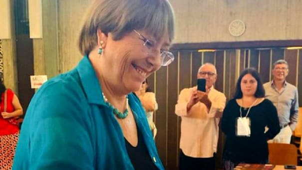 Bachelet votó por la reforma constitucional: "Nuestro destino está en las manos de todos"