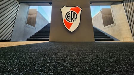 Escudo de River en el estadio Monumental. Foto: Web.