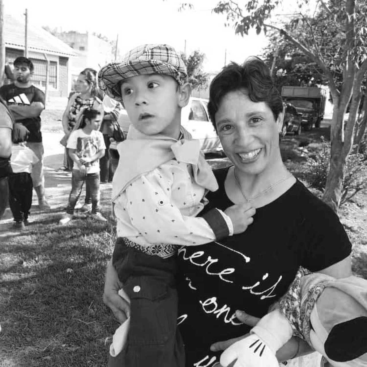 Micaela Andrea Lator y su hijo, a quien mató de un disparo en la cabeza. Foto: Facebook / Micaela Andrea Lator.