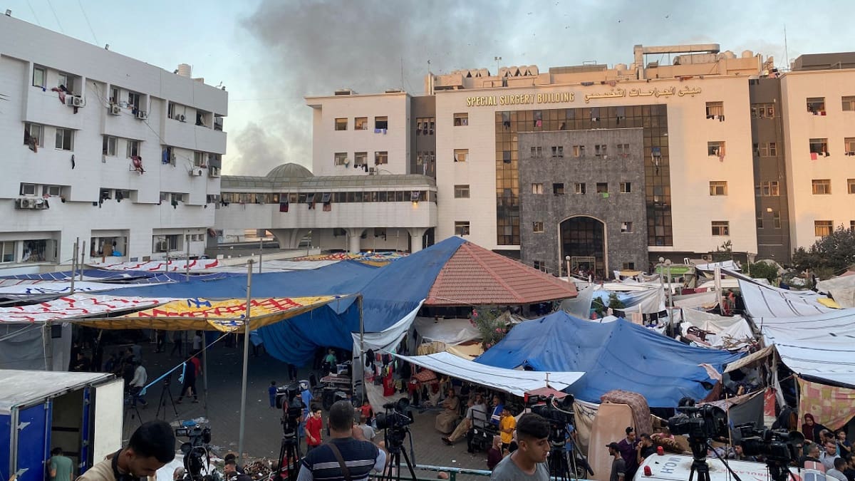 Explosión en el patio del hospital Al Shifa de Gaza. Foto: Reuters.
