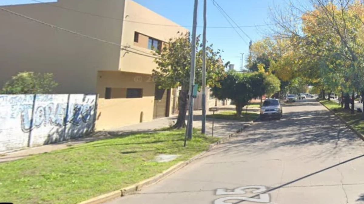 Subió a revisar el tanque de agua, cayó siete metros y murió: investigan el accidente doméstico en La Plata