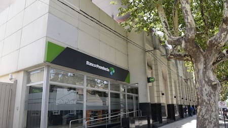 Cierran los bancos este lunes 8 de diciembre: qué operaciones están disponibles y cuándo vuelven a abrir