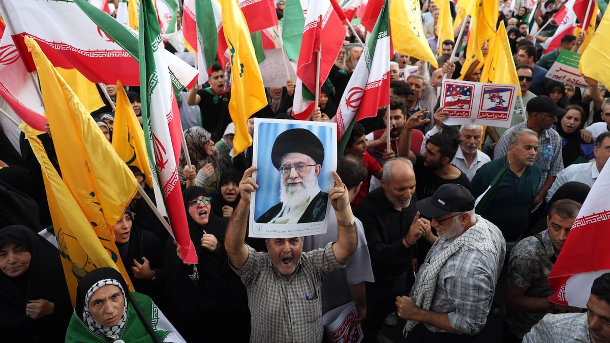 Manifestación en Irán tras el alto el fuego con Israel.