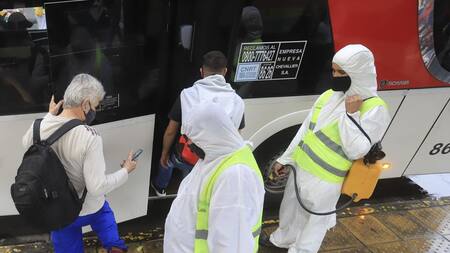 Coronavirus, Argentina, pandemia, controles en micros de larga distancia, pase sanitario, NA