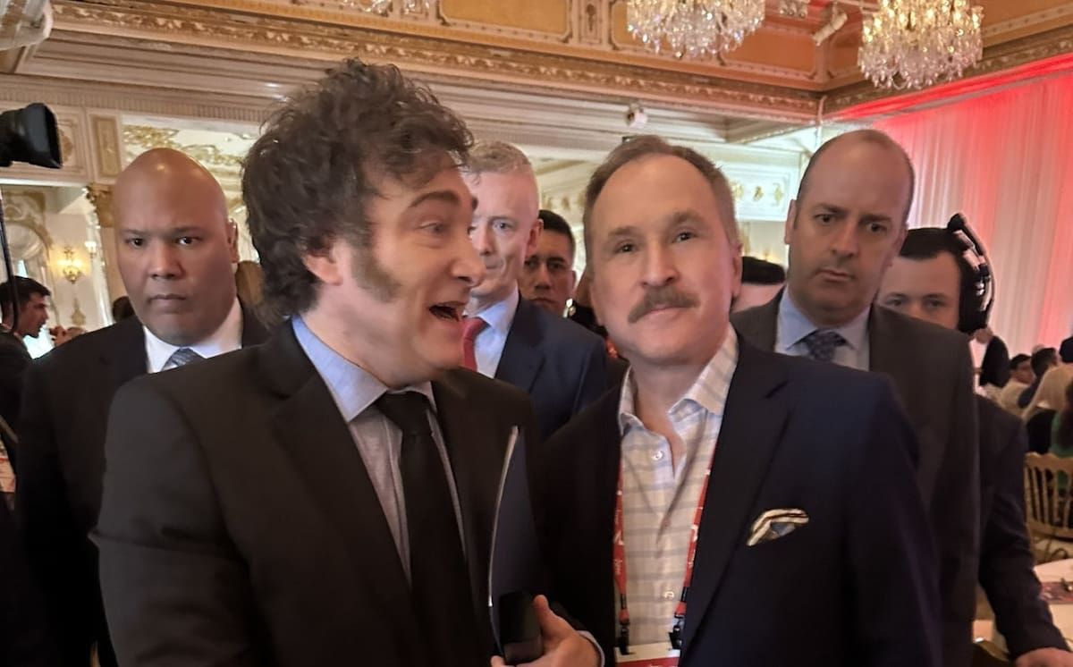 Javier Milei junto a Peter Lamelas, embajador de Estados Unidos en Argentina. Foto: x @pldocmd.