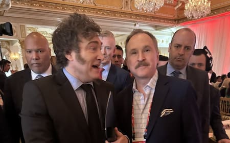 Javier Milei junto a Peter Lamelas, embajador de Estados Unidos en Argentina. Foto: x @pldocmd.