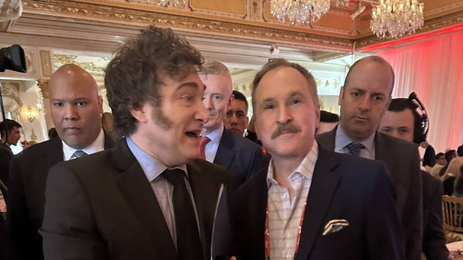 Javier Milei junto a Peter Lamelas, embajador de Estados Unidos en Argentina. Foto: x @pldocmd.