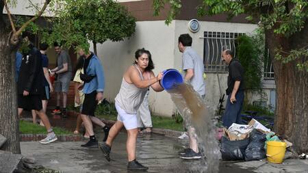 Queda poca agua en las calles de Bahía Blanca. Foto: NA/José Scalzo.